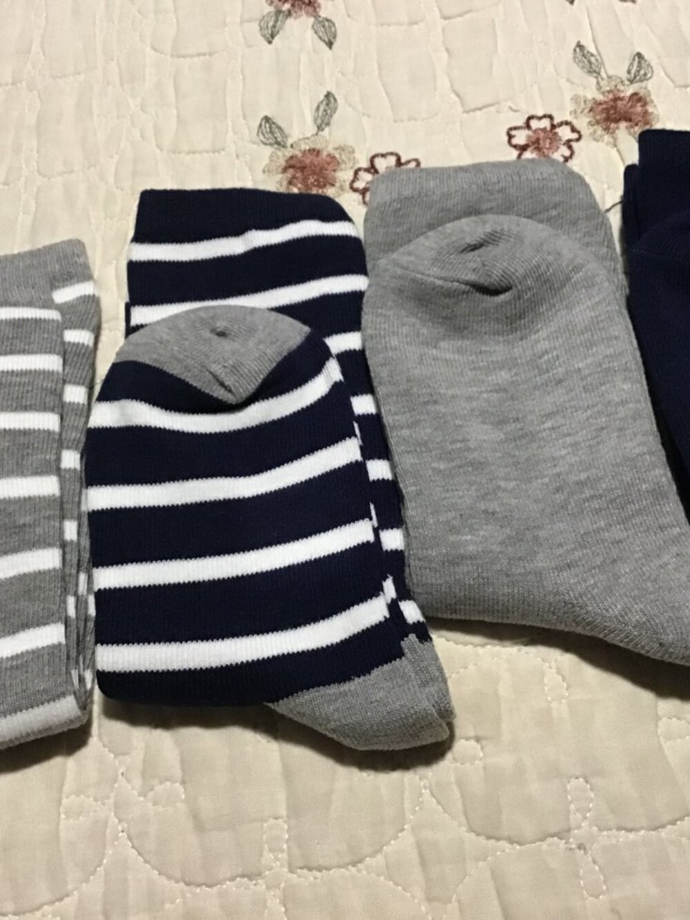 Four New Pairs of Lands End Boy's Socks--Size M (Solids and Stripes)